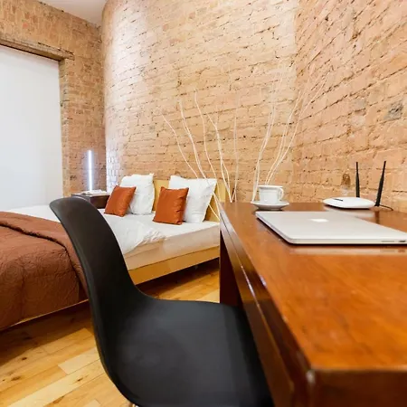 Spacious Stylish In Center
