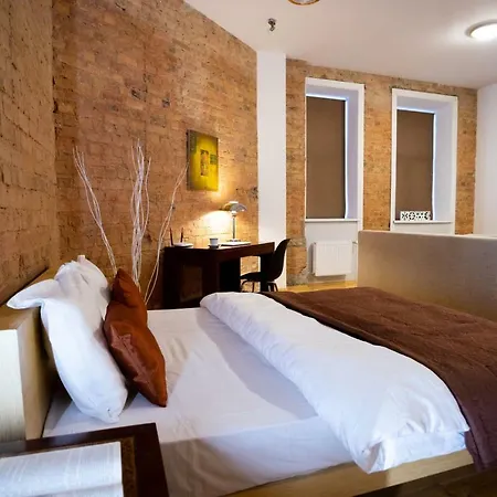 Spacious Stylish In Center